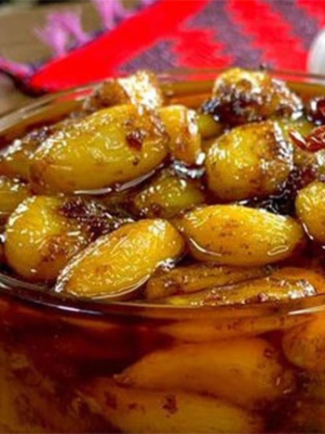 একফোঁটা তেলও লাগবে না, রসুন পোড়া ঝোল পাতে পড়লে খিদে বাড়বে