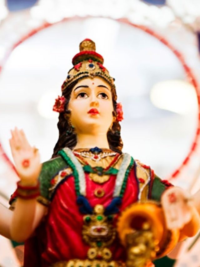 লক্ষ্মীর আশীর্বাদ থাকবে সঙ্গে, সূর্যাস্তের পর করুন এই ৫ কাজ