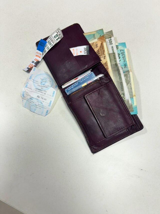 বিল, টিকিট... মানিব্যাগে এই ৪ জিনিস থাকলেই লক্ষ্মী উধাও, চরম অর্থকষ্ট