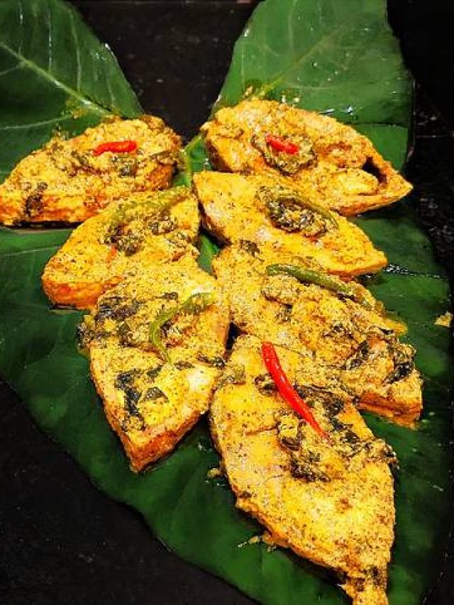 বাঙালদের প্রিয় কচুপাতায় ইলিশ ভাপা, ভাতের সঙ্গে জমে যাবে