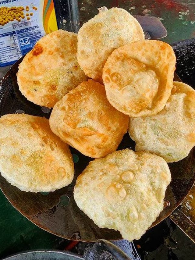 কলকাতার এই ১০ দোকানেই সবচেয়ে সেরা কচুরি পাওয়া যায়