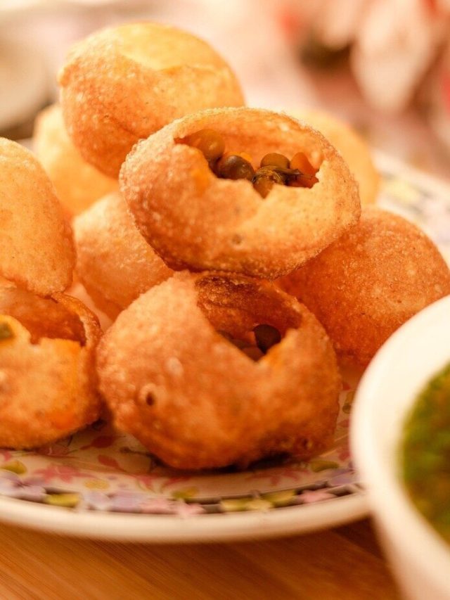 ফুচকা-কে ইংরেজিতে কী বলে জানেন?