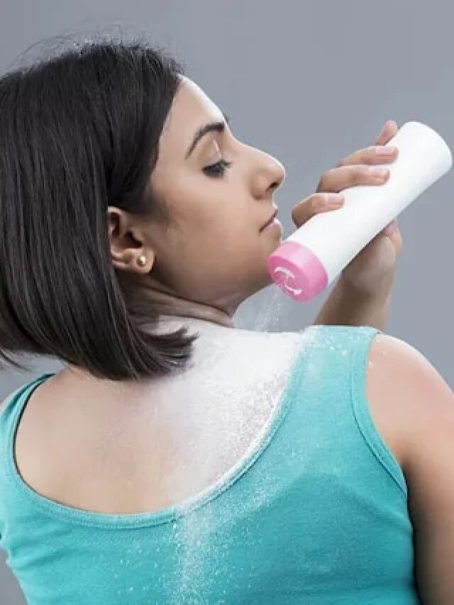 গরমে আরাম পেতে ঘন ঘন পাউডার ঢালছেন? বড় ক্ষতি হচ্ছে জানেন