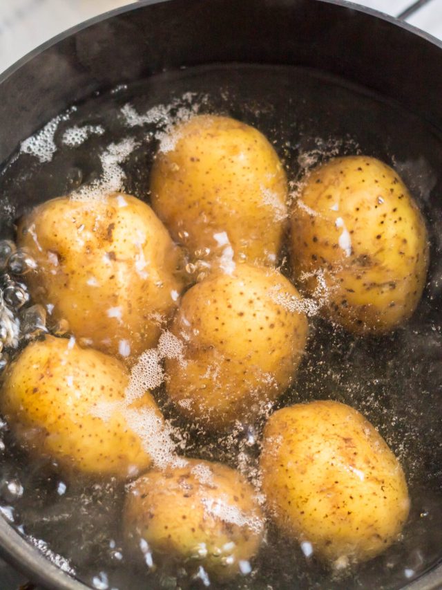 কয়েক কেজি আলু সেদ্ধ হবে মাত্র ২ মিনিটে, বদলে ফেলুন পুরনো পদ্ধতি