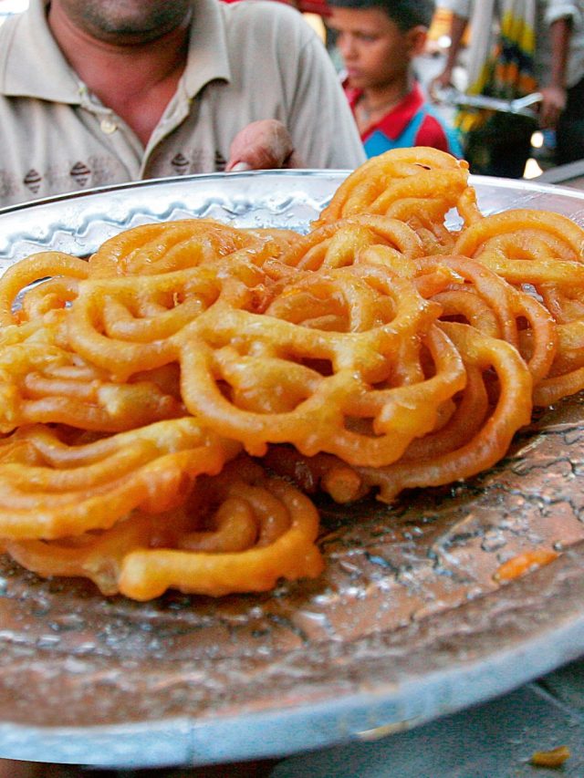 মিষ্টির দোকানের জিলিপি বাড়িতে বানাতে কতক্ষণ ময়দা পচাবেন? জানুন