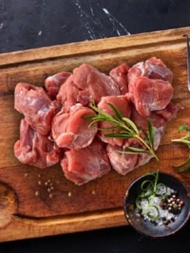 মাখনের মতো গলে যাবে মাটন, খাসির মাংস নরম করতে চাই কাঁটাচামচ