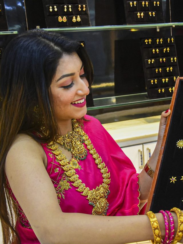 ব্যাপক কমে গেল সোনা-রুপোর দাম, এখন কত?