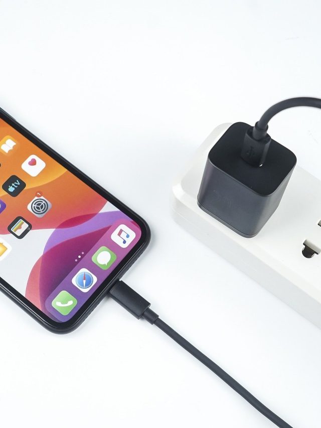 চার্জারের এই ভুলে ফাটতে পারে ফোন, খুব সাবধান!