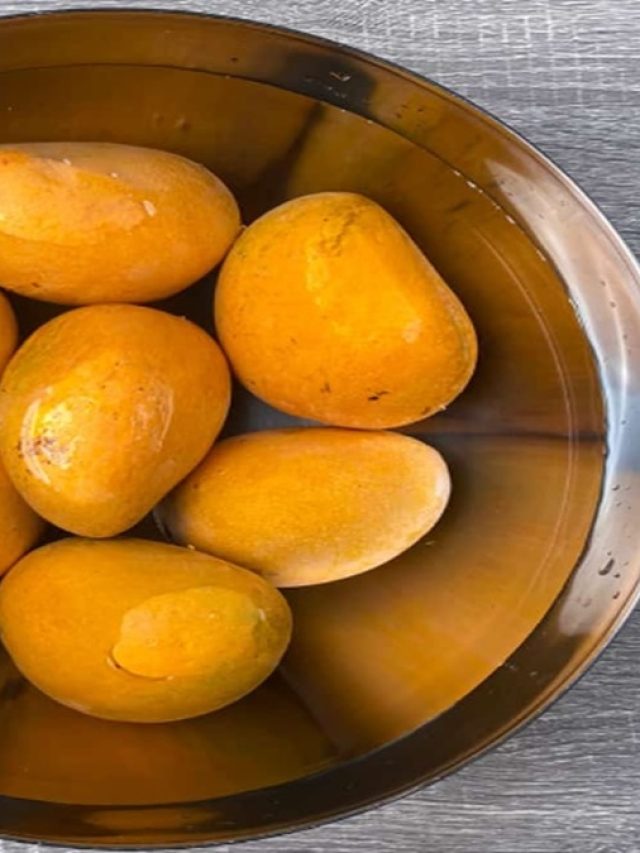 পাকা আম খাওয়ার আগে কেন জলে ভিজিয়ে রাখতে হয়? এটাই আসল কারণ