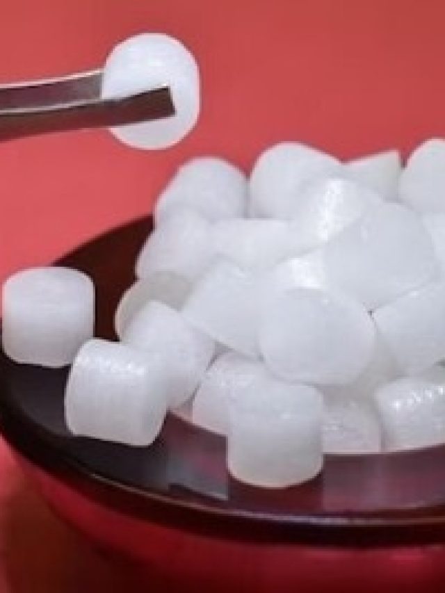 পকেটে রাখুন এক টুকরো কর্পূর, জমে যাবে খেলা