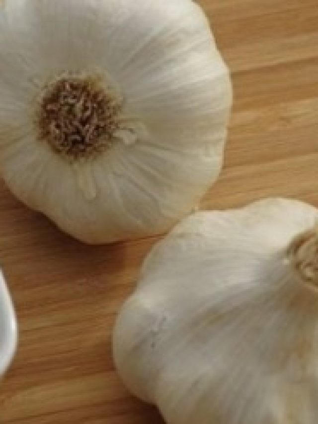 ৭০ বছরেও মাথায় কালো চুলের বাগান থাকবে, লাগবে শুধু একটু রসুন