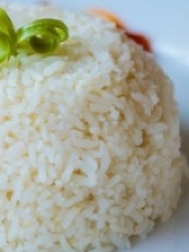 রাতে ভাত খেলে ঠিক কী কী হয়? জানুন