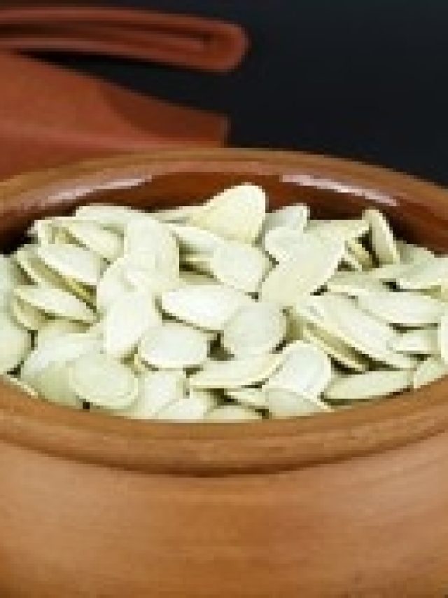 রোজ রাতে লাগান এই মিষ্টি বীজ, বুড়ো বয়সেও থাকবে কুচকুচে কালো চুল