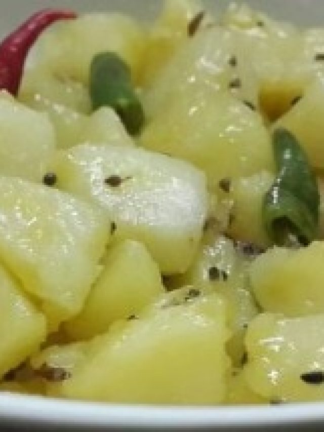 এই মশলা লাগবে শুধু, সাদা আলুর তরকারি দারুণ হবে খেতে