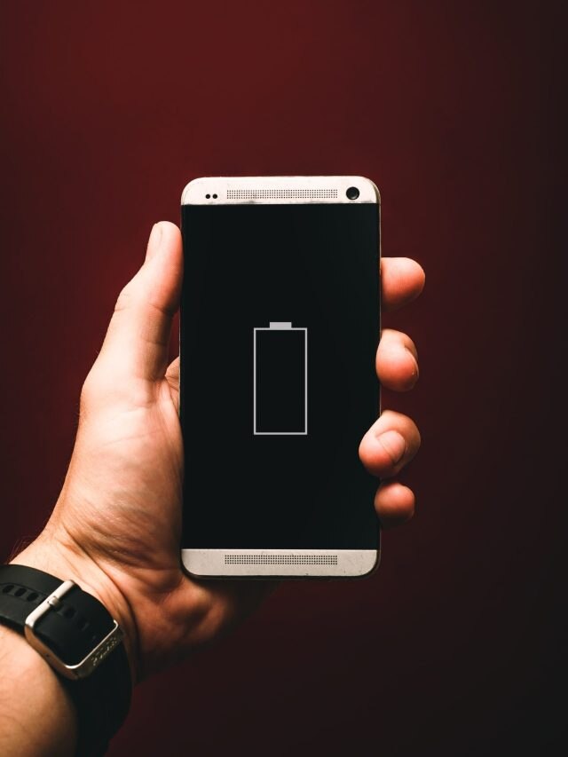 ১৫%, ৩০% নাকি ৫০%? কখন চার্জ দিলে বাড়ে মোবাইলের আয়ু; টেক টিপস