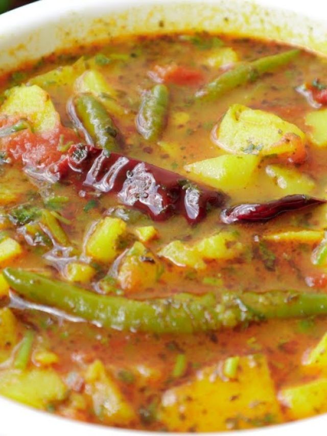 রুটি খাবেন খান পাঁচেক বেশি, খোসা সহ আলুর তরকারি থাকলে পাতে