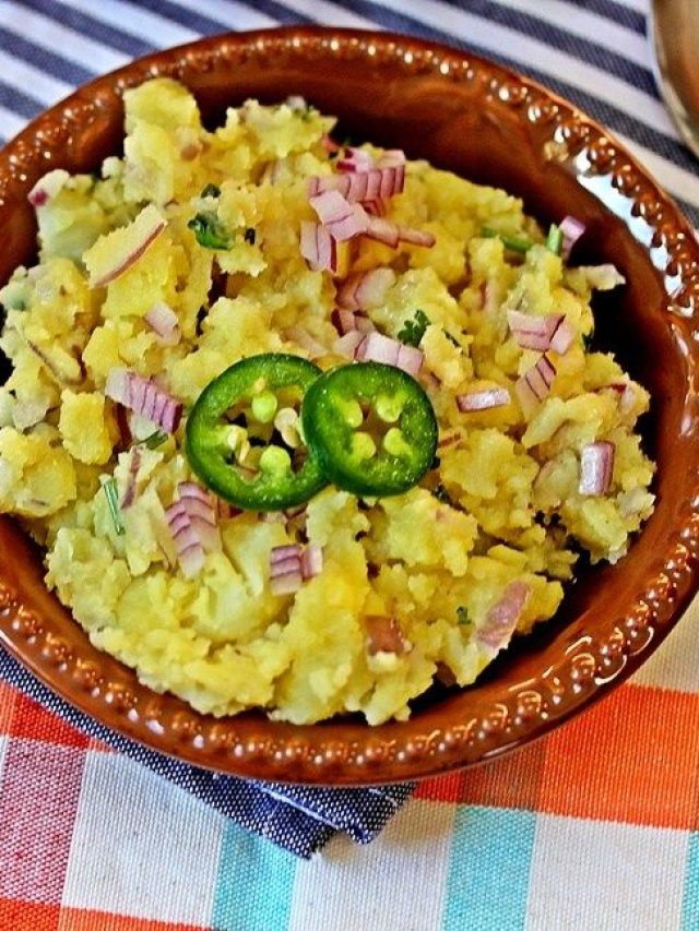 সর্ষের তেলের ঝাঁঝে জ্বলবে নাক, ঝাল ঝাল আলু মাখা থাক ডাল-ভাতের সঙ্গে