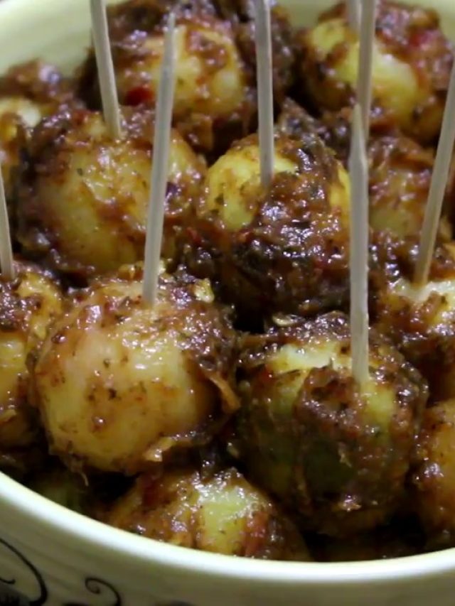 ফুচকার দোকানের টক-ঝাল-মিষ্টি আলুর দম, রইল সেরা ঠেকের খোঁজ