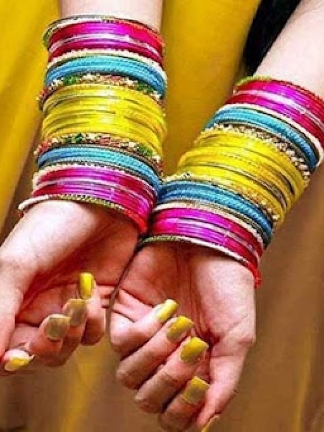 পরতে গিয়েই ভেঙে যায়? কাচের চুড়ি পরার নিনজা টেকনিক শিখুন