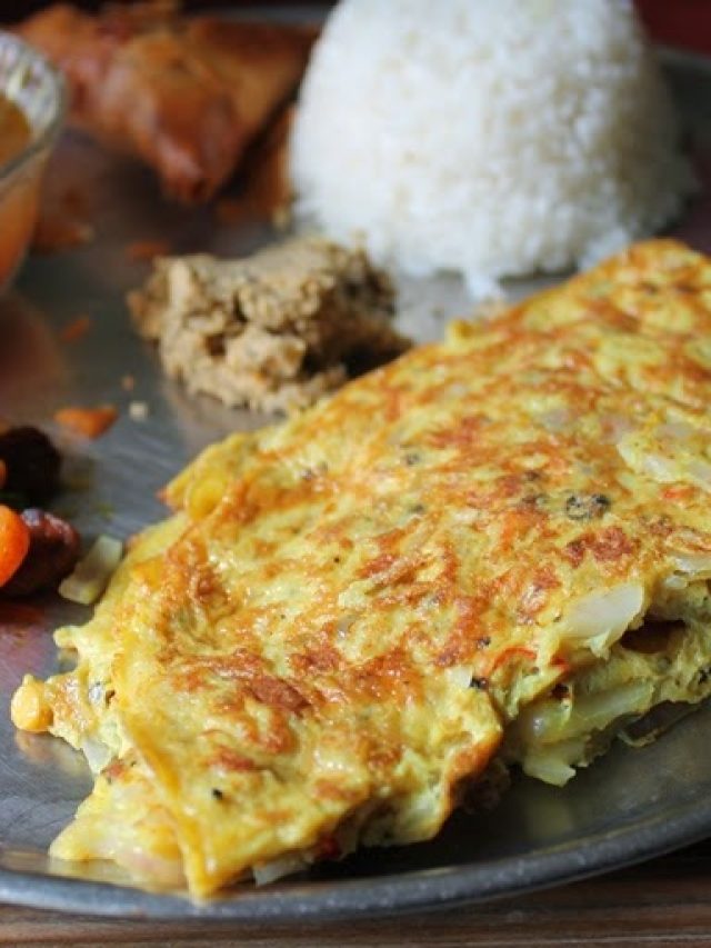 অমলেট এত নরম এক আঙুলেই পুরবেন মুখে, ডিমে মেশান সাদা জিনিস