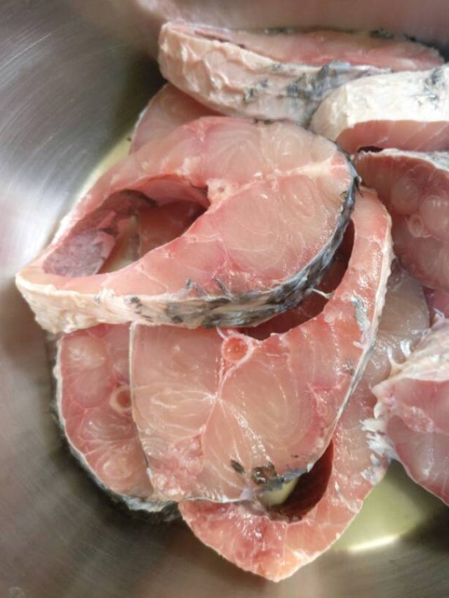 ফ্রিজে রাখা বহুদিনের মাছেও আসবে টাটকা স্বাদ, এই টিপসটা জেনে রাখুন