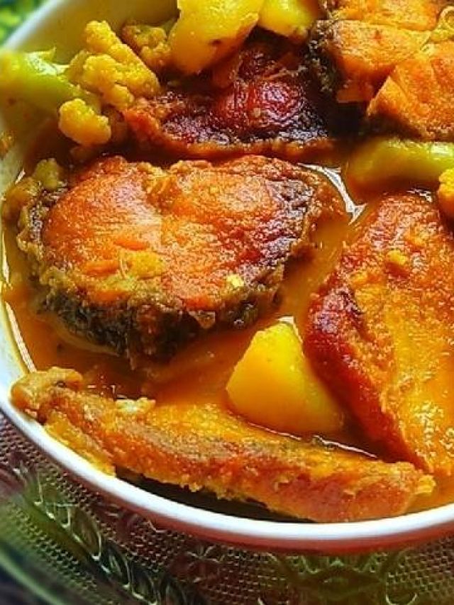 মাছের ঝোলে ঠিক কখন নুন দেবেন? ভুল জানেন বলেই স্বাদ হয় না