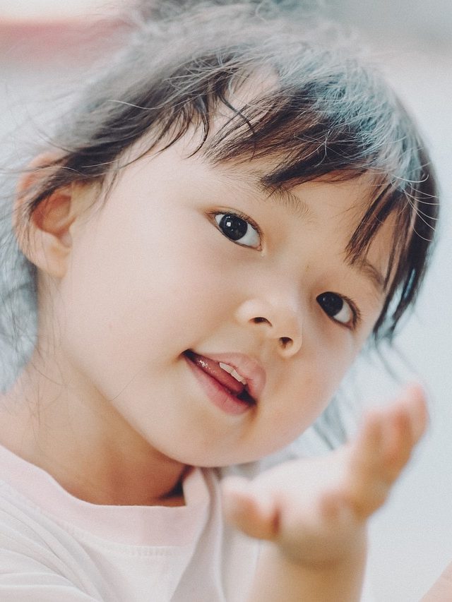 সন্তানের শরীরে  বাড়বে হ্যাপি হরমোন, রোজ করুন এই ছোট্ট কাজ