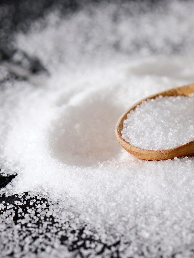 তরকারিতে এত নুন যে খাওয়া যাচ্ছে না? এক টোটকাতেই সমাধান