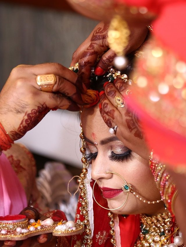 এই ৮ রকমের বিয়ে হয়, আপনি কোনটা করেছেন?