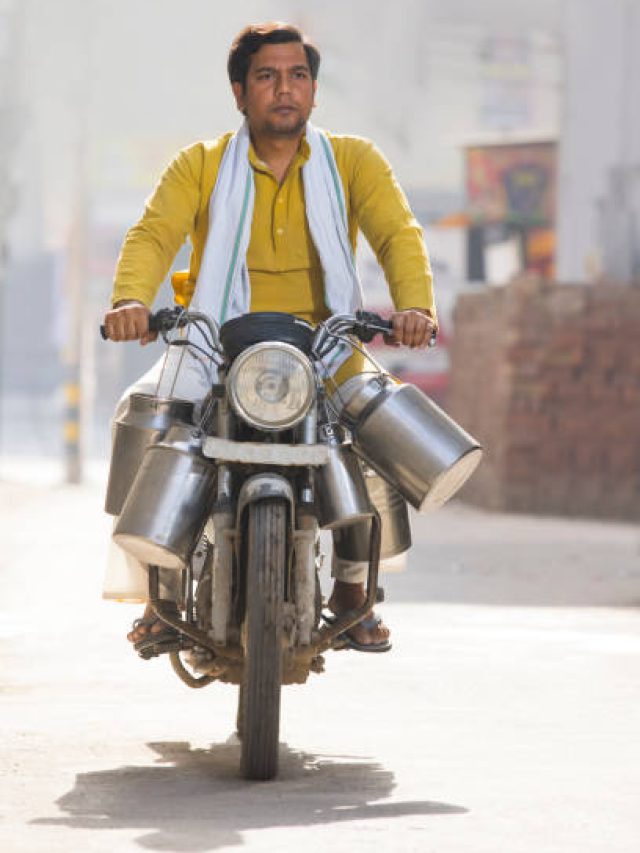 বাইক থামাতে আগে ব্রেক চাপবেন নাকি ক্লাচ? বহু লোকই জানে না