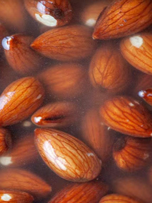 মাথার চুল থেকে পায়ের পাতা পুষ্টিতে ভরে যাবে! এভাবে খান আমন্ড