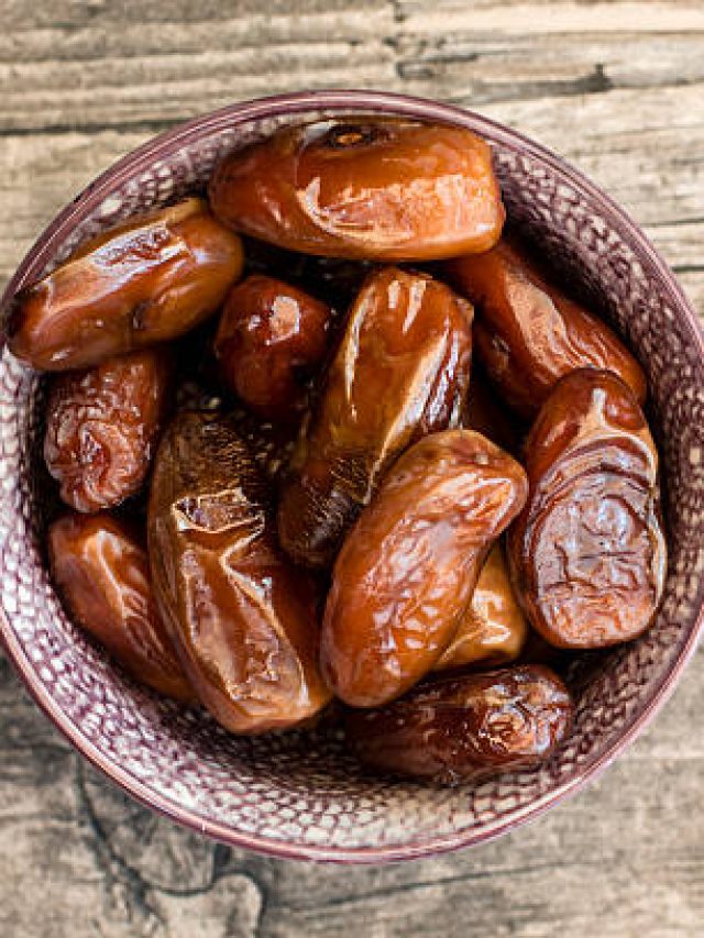 রোজ সকালে ২টো দুধে ভেজানো খেজুর, ব্যাস! ওতেই খেলা শেষ