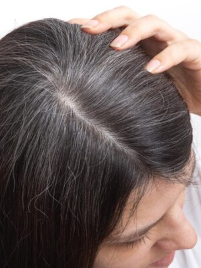 অল্প বয়সেই চুল যাচ্ছে পেকে? এই টোটকায় কালো হবে, করুন আজ থেকে