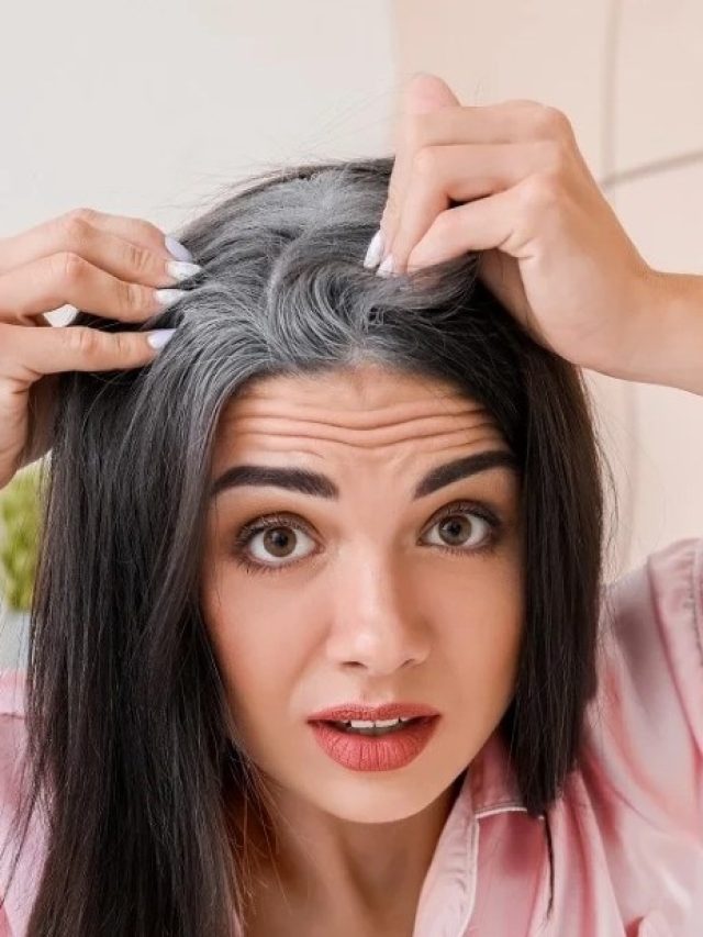 ডাই ছাড়াই সাদা চুল কালো হবে! সপ্তাহে ২ দিন লাগান এই তেল