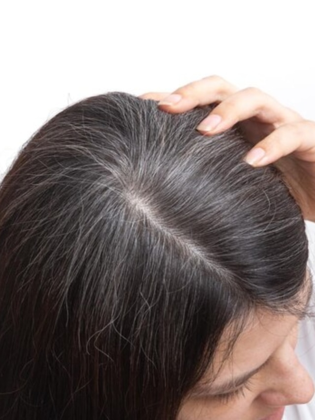 অকালেই চুলে পাক? ঘরেই হলুদের এই পেস্ট বানিয়ে ফেরান আসল রং