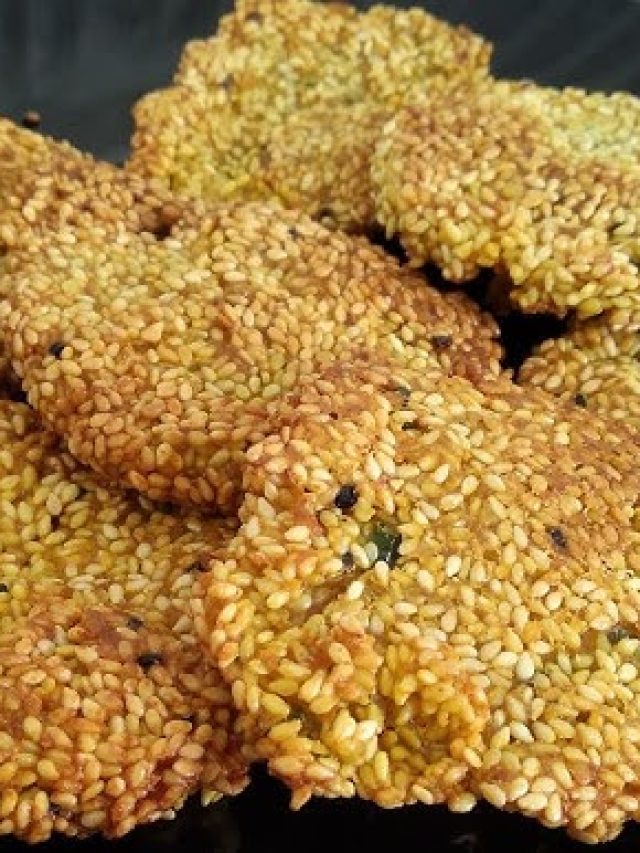 পোস্ত ছাড়ুন, তিলের বড়া এভাবে বানালে ১০টা খেয়ে নেবেন