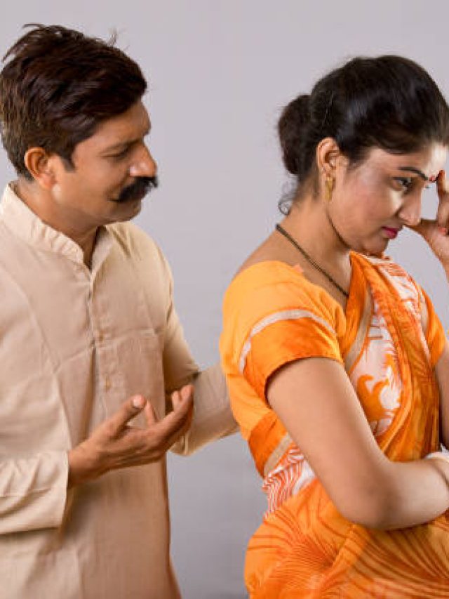 মা আর বউয়ের রোজ ঝগড়া, কার পক্ষ নেবেন?