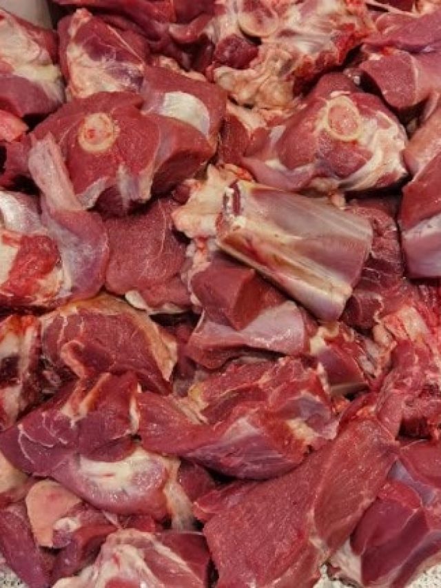 টাটকা খাসির মাংস কীভাবে চিনবেন? দোকানদারের টিপস