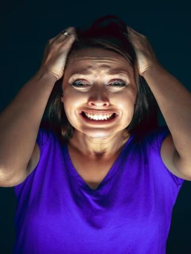 রাতে হঠাৎ প্যানিক অ্যাটাক হলে কী করবেন? মনোবিদের টিপস