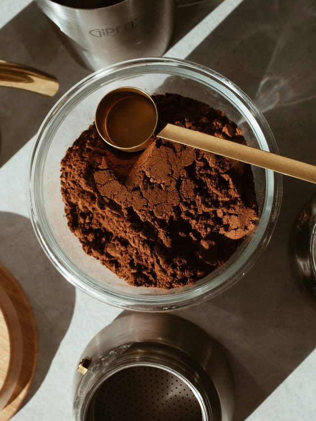 সাধের কফি পাউডার দলা পাকিয়ে একশা? ৫ টিপস, ৫ মাসও ফ্রেশ থাকবে