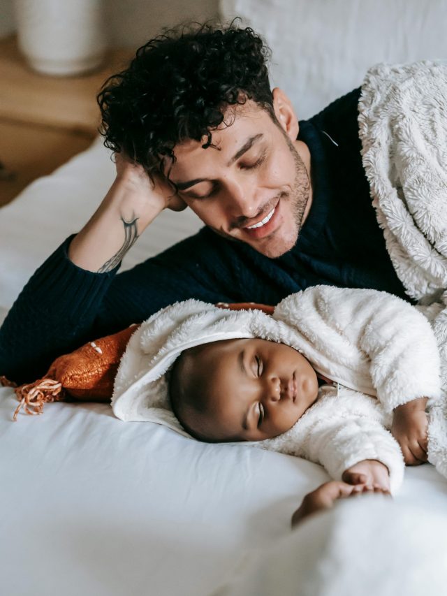 বাবা হলে পুরুষের শরীরে আসে এই পরিবর্তন, নতুন অভিবাবকেরা জেনে নিন