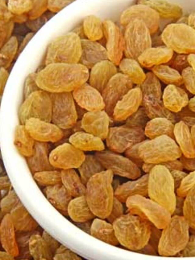 রোজ পুরুষরা এভাবে খান কিশমিশ, লাভ জানলে চমকে যাবেন