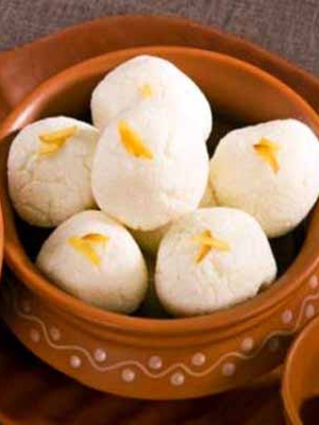 তুলতুলে নরম স্পঞ্জ রসগোল্লা, দোকান থেকে না কিনে ৫ উপকরণে হবে বাড়িতে