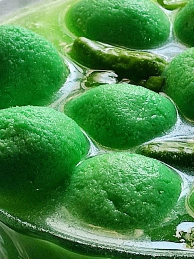 মুখে পুরতেই কান থেকে বেরোবে ধোঁয়া, খেয়েছেন নাকি কাঁচা লঙ্কার রসগোল্লা?