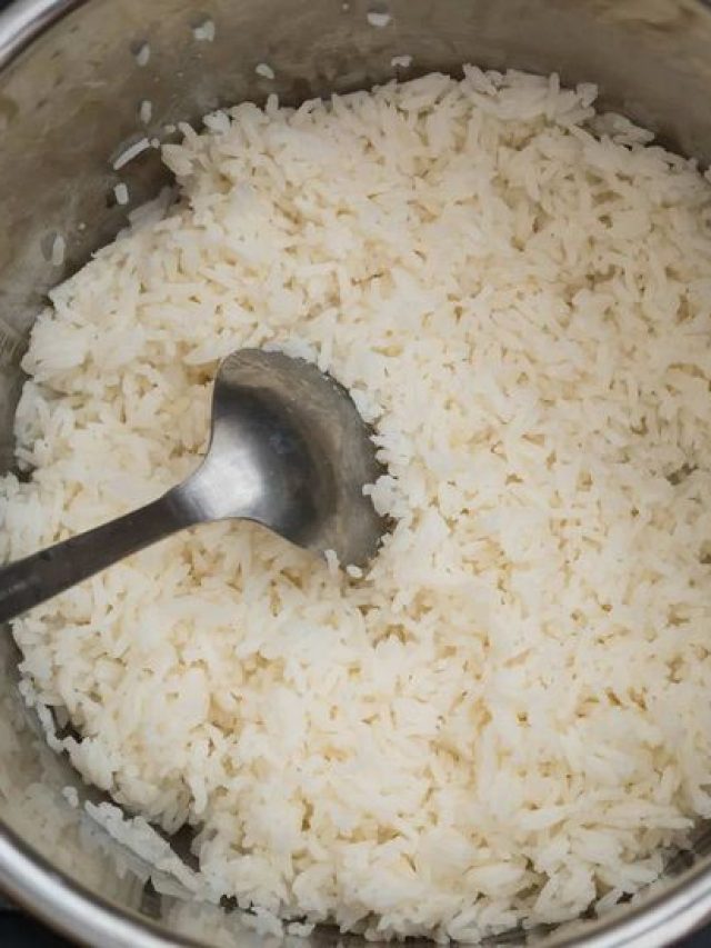 ঝটপট গরম গরম চাই? গলে পাক হবে না, প্রেসার কুকারে এভাবে করুন ভাত