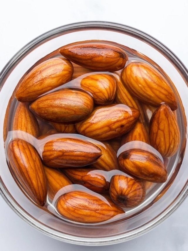 খোসা সহ বাদাম খাওয়ার অনেক উপকারিতা, কী বলছেন বিশেষজ্ঞরা?