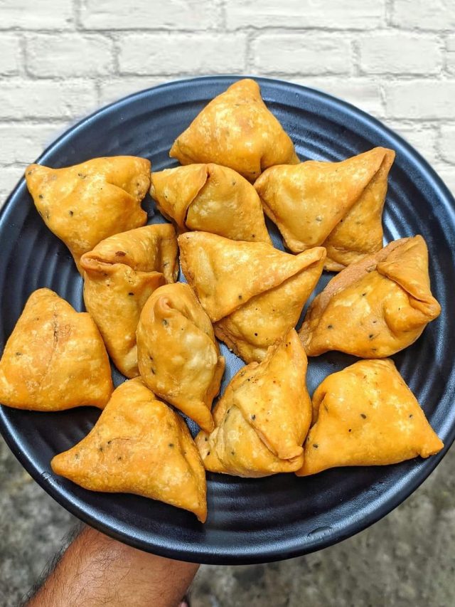 জানেন সিঙাড়াকে ইংরেজিতে কী বলে?