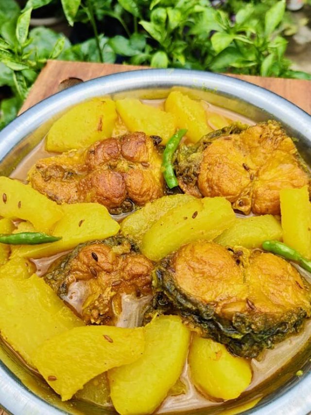 মাছের ঝোলে ঠিক কখন নুন দেবেন? ভুল জানেন বলেই স্বাদ হয় না