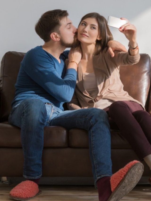 পাত্তা দিচ্ছে না ক্রাশ? এই ট্রিকসেই ছেলেটি আপনার প্রেমে লুটোপুটি খাবে