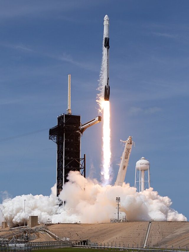 'Fuel-free space travel': NASA engineer claims discovery that defies physics